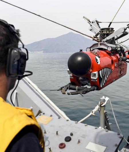 Navy Petty Officer 1st Class Sean McDermott prepares to launch a mine neutralization vehicle. Photo: Petty Officer 2nd Class Jermaine M. Ralliford
