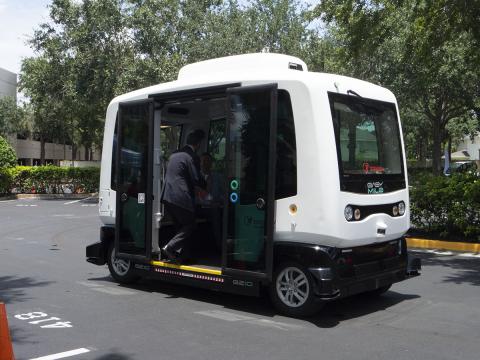 An outdoor demonstration of the EasyMile self-driving shuttle. Photo: AUVSI