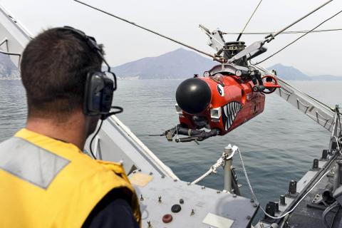 Navy Petty Officer 1st Class Sean McDermott prepares to launch a mine neutralization vehicle. Photo: Petty Officer 2nd Class Jermaine M. Ralliford